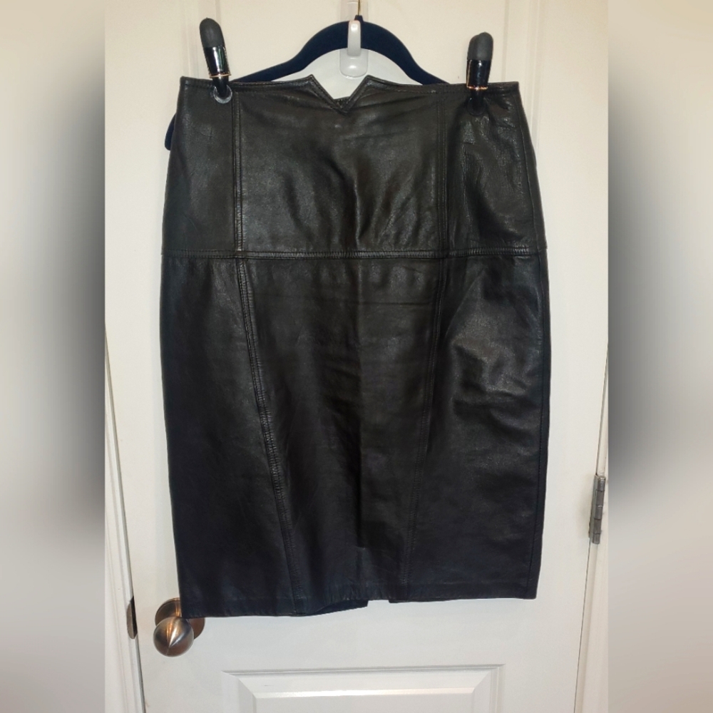 Elegant Black Pencil Skirt